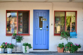 Гостиница White Eagle Inn  Кортес